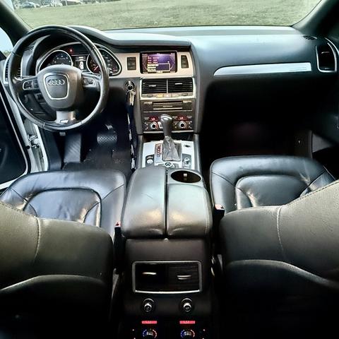 Photo of 2011 White Audi Q7