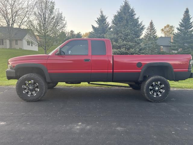Photo of 2001 Red Dodge Ram 2500