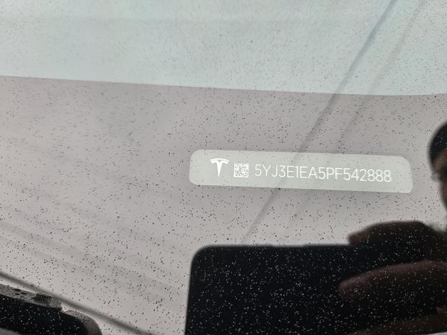 Photo of 2023 Gray Tesla Model 3