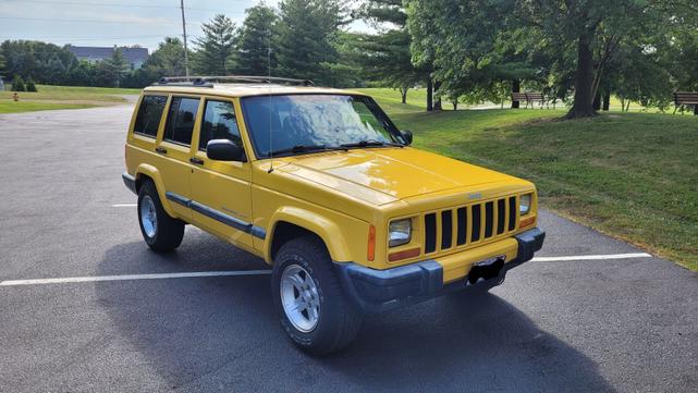 Photo of 2001 Yellow Jeep Cherokee