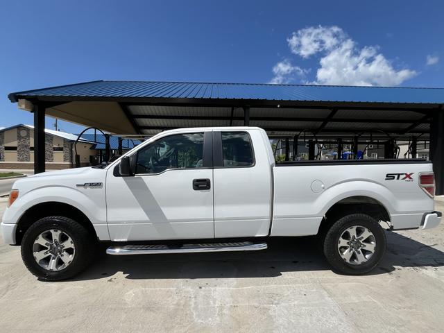 Photo of 2014 White Ford F-150