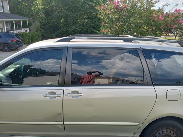 Photo of 2006 Beige Toyota Sienna