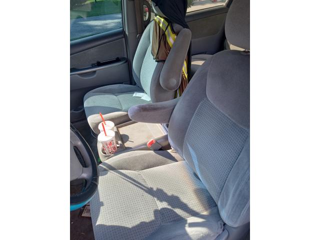 Photo of 2006 Beige Toyota Sienna