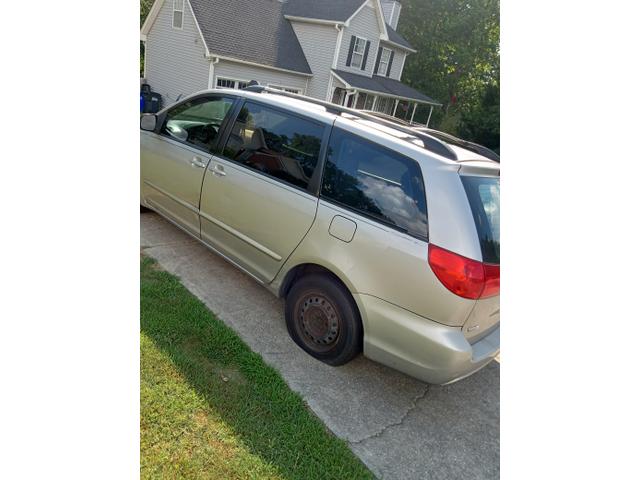 Photo of 2006 Beige Toyota Sienna
