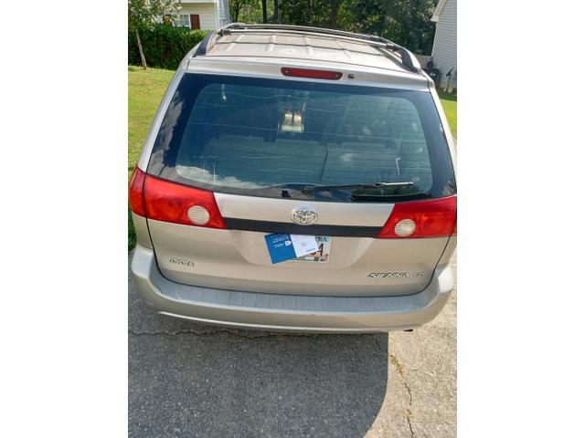 Photo of 2006 Beige Toyota Sienna