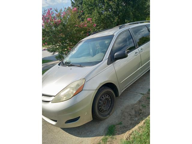 Photo of 2006 Beige Toyota Sienna