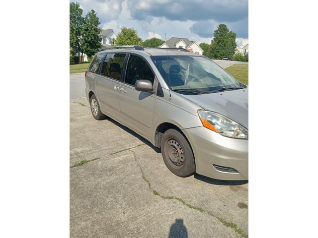 Photo of 2006 Beige Toyota Sienna