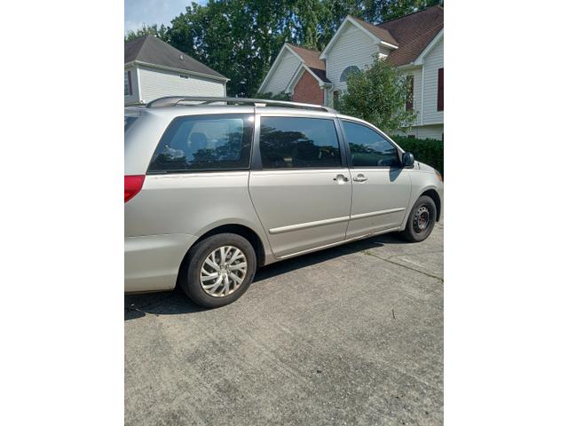 Photo of 2006 Beige Toyota Sienna