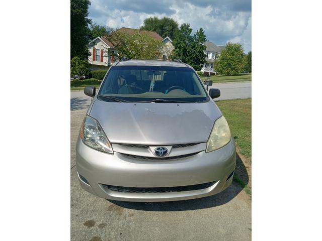 Photo of 2006 Beige Toyota Sienna