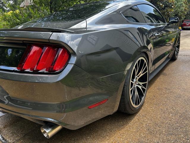 Photo of 2017 Gray Ford Mustang