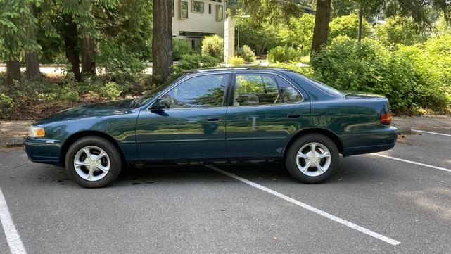Photo of 1996 Green Toyota Camry
