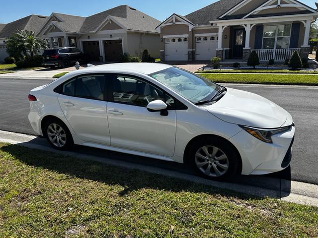Photo of 2022 White Toyota Corolla