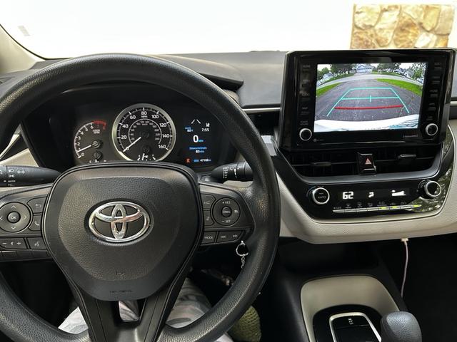 Photo of 2022 White Toyota Corolla