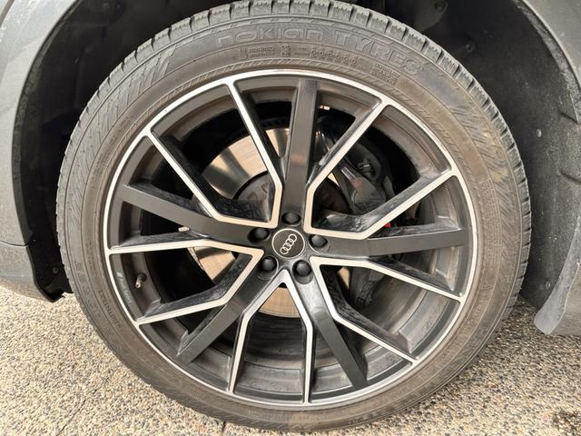 Photo of 2021 Gray Audi SQ8