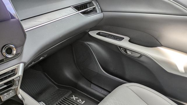 Photo of 2023 White Lexus RX 350