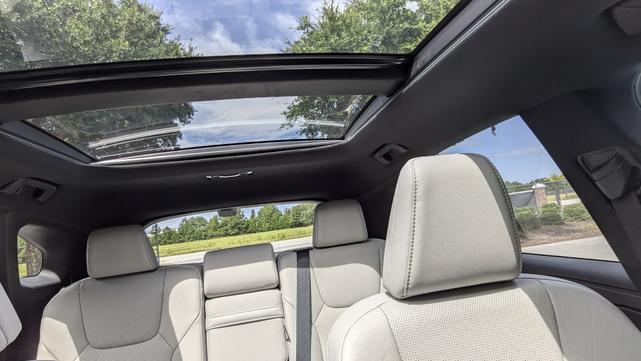 Photo of 2023 White Lexus RX 350