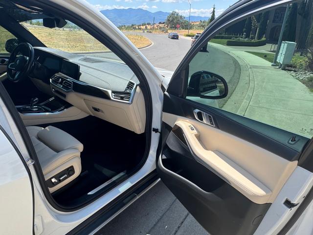 Photo of 2019 White BMW X5
