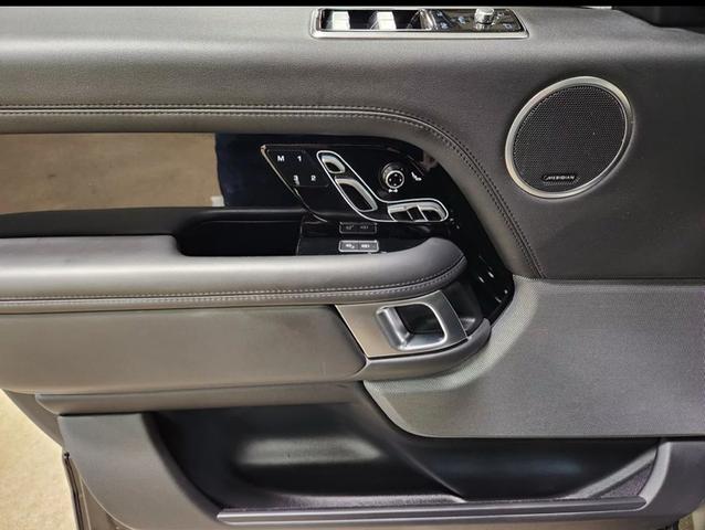 Photo of 2019 Black Land Rover Range Rover