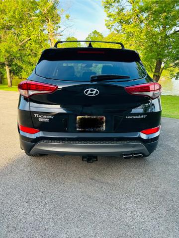 Photo of 2016 Black Hyundai TUCSON