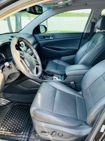 Photo of 2016 Black Hyundai TUCSON