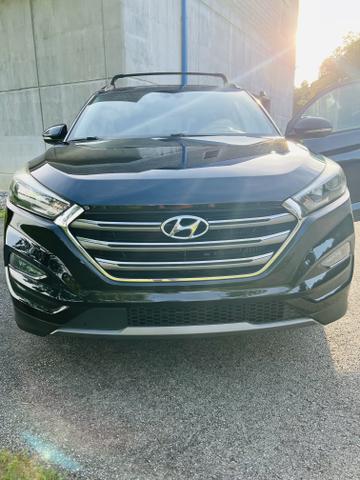 Photo of 2016 Black Hyundai TUCSON