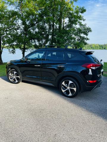 Photo of 2016 Black Hyundai TUCSON