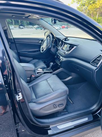 Photo of 2016 Black Hyundai TUCSON