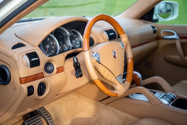 Photo of 2008 White Porsche Cayenne
