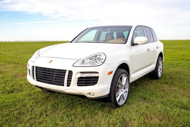Photo of 2008 White Porsche Cayenne