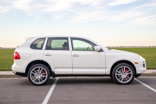 Photo of 2008 White Porsche Cayenne