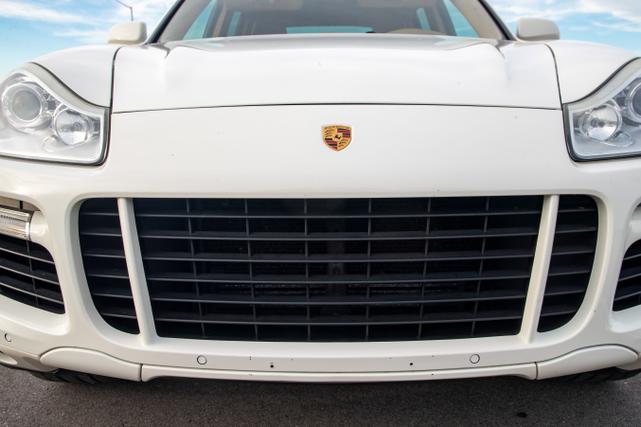 Photo of 2008 White Porsche Cayenne
