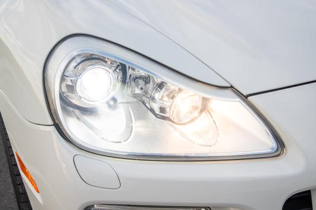 Photo of 2008 White Porsche Cayenne