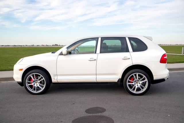 Photo of 2008 White Porsche Cayenne