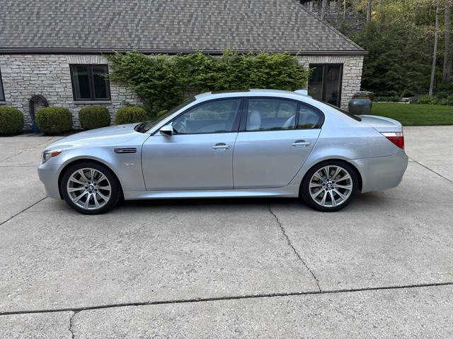 Photo of 2007 Silver BMW M5