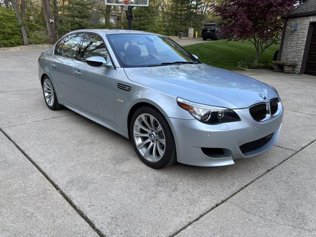 Photo of 2007 Silver BMW M5