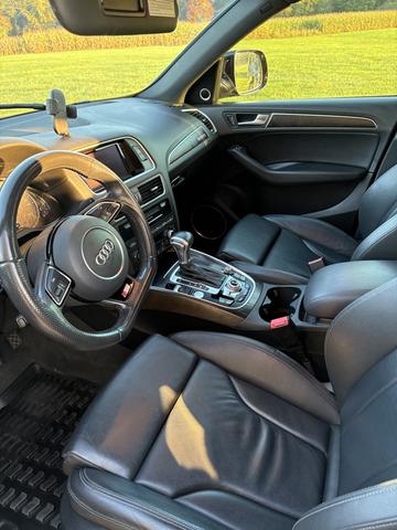 Photo of 2016 Black Audi Q5