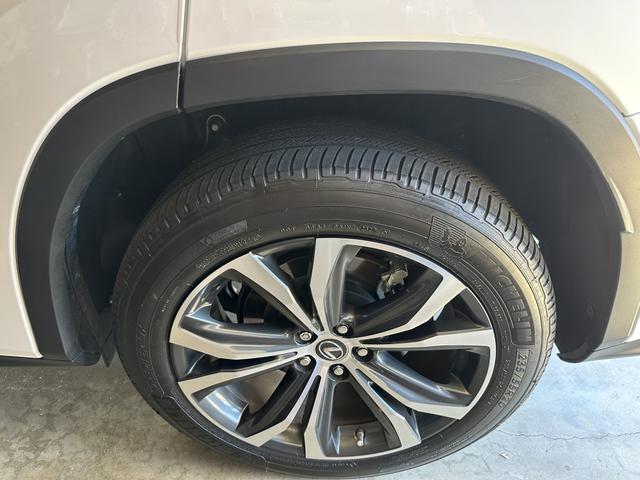 Photo of 2020 White Lexus RX 350