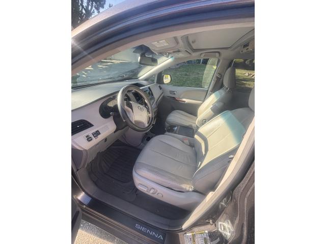 Photo of 2014 Beige Toyota Sienna