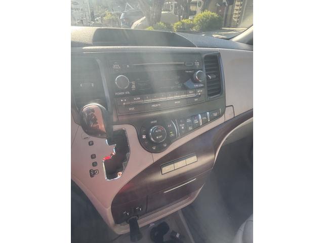 Photo of 2014 Beige Toyota Sienna