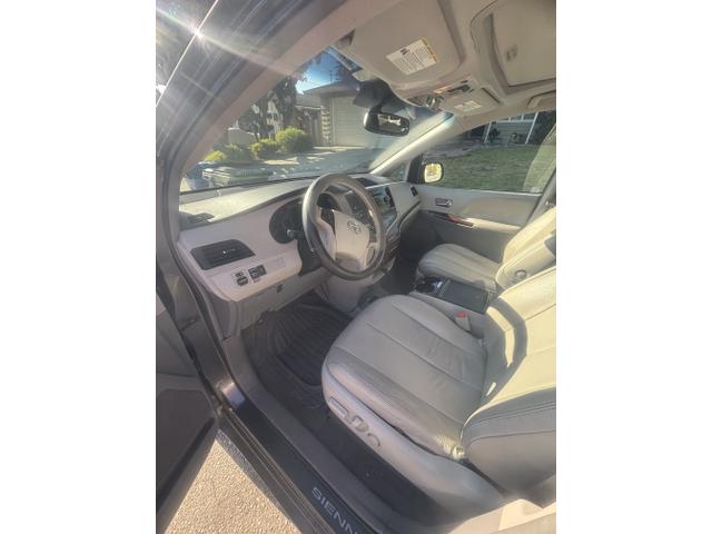 Photo of 2014 Beige Toyota Sienna