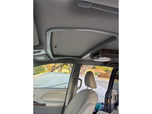 Photo of 2014 Beige Toyota Sienna