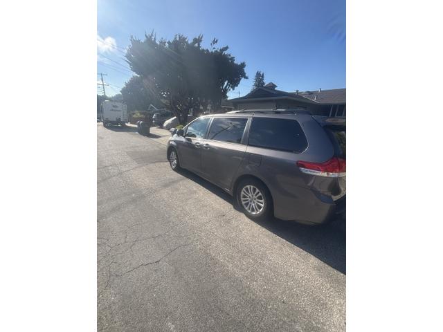Photo of 2014 Beige Toyota Sienna