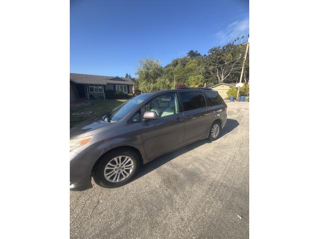 Photo of 2014 Beige Toyota Sienna