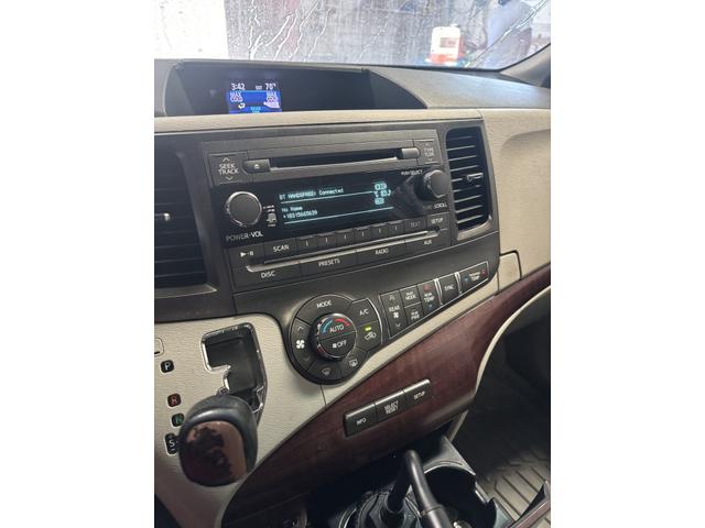 Photo of 2014 Beige Toyota Sienna