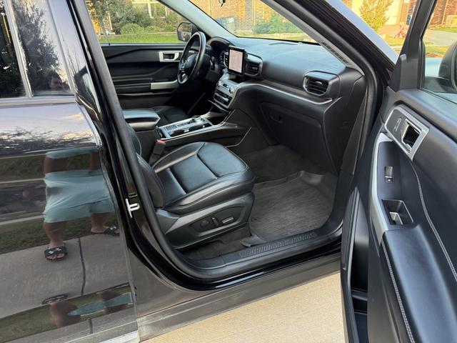 Photo of 2021 Black Ford Explorer
