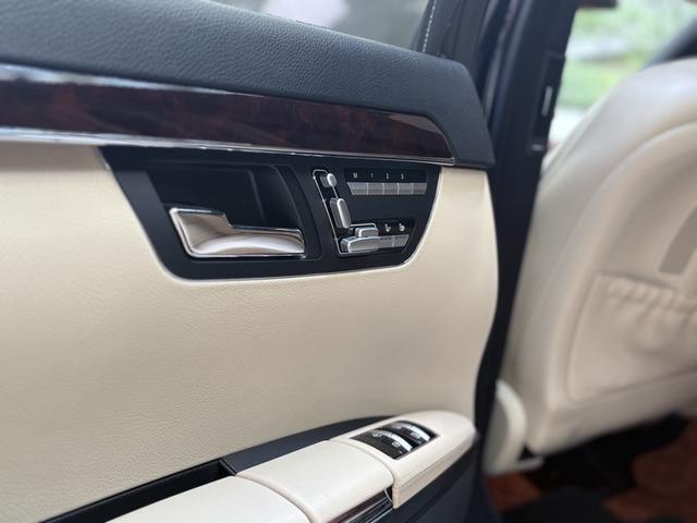 Photo of 2011 Blue Mercedes-Benz S-Class