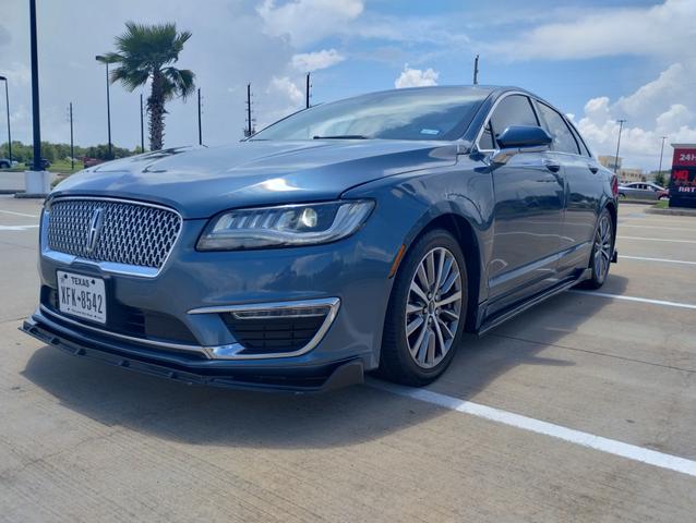 Photo of 2019 Blue Lincoln MKZ