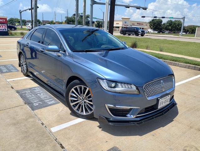 Photo of 2019 Blue Lincoln MKZ
