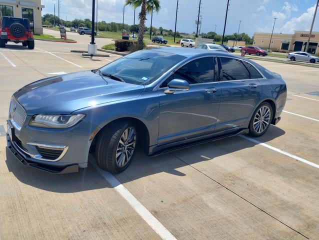 Photo of 2019 Blue Lincoln MKZ