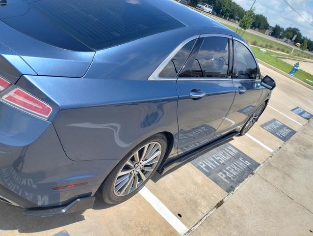 Photo of 2019 Blue Lincoln MKZ